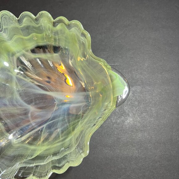 Vintage Green Swirl Opalescent Art Glass Scalloped Edge Clam Shell Shaped Bowl - Picture 3 of 10